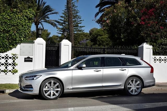 Der V90 streckt sich auf 4,94 Meter 