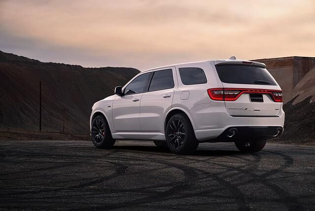 Der Dodge Durango SRT steht auf mächtigen 20-Zoll-Rädern