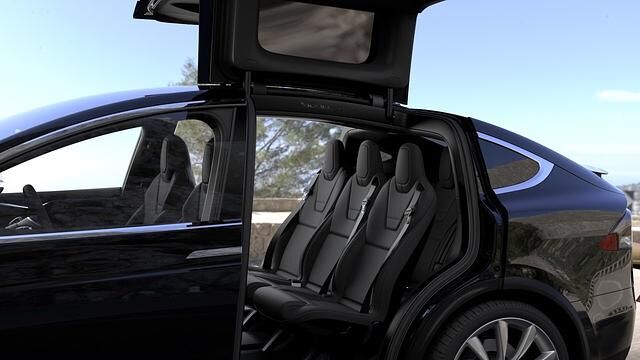 Größe zahlt sich aus: Im Tesla Model X können bis zu sieben Passagiere mitreisen