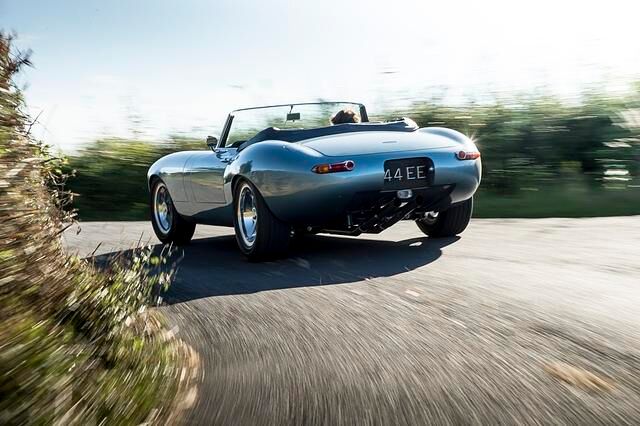Eagle hat dem Jaguar E-Type ein modernes Sportfahrwerk verpasst