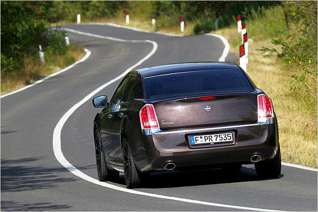 Das Thema-Fahrwerk kommt nicht an die Qualitäten eines BMW-5er-Fahrwerks heran, verträgt aber doch eine sportliche Fahrweise