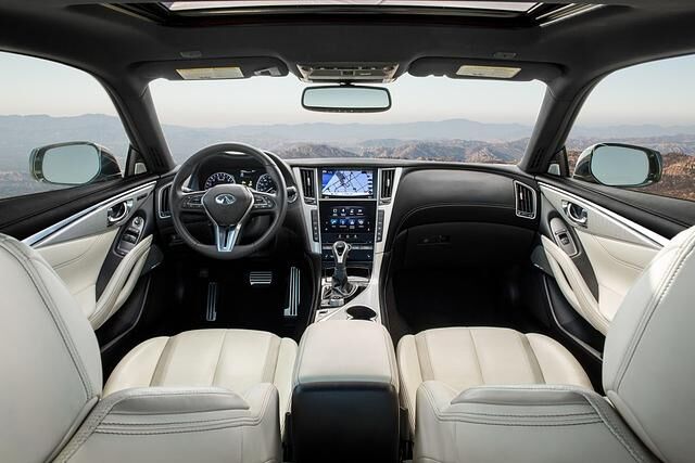 Der Q60 bietet ein schickes Ambiente mit vielen wertigen Materialien