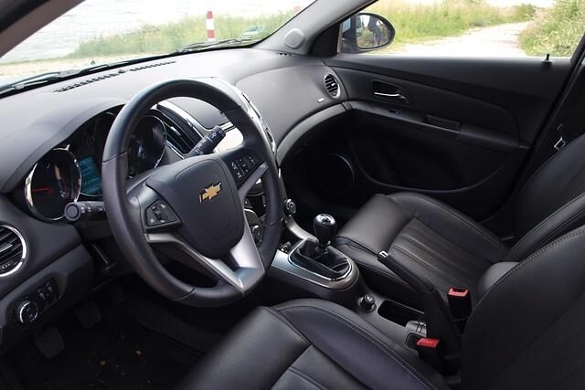 Vorne bietet der Chevrolet Cruze einen modernen Arbeitsplatz