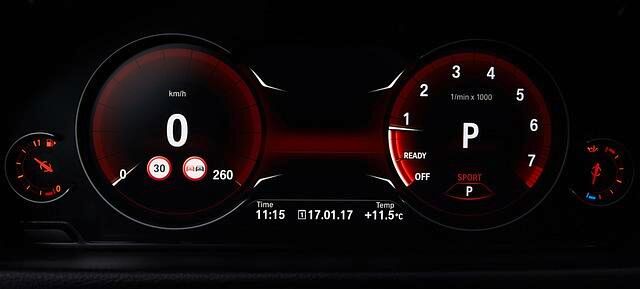 Abhängig vom Fahrmodus kann das Kombiinstrument seine Anzeige verändern
