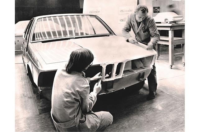 BMW 7er Typ E23 - Arbeiten am Gipsmodell