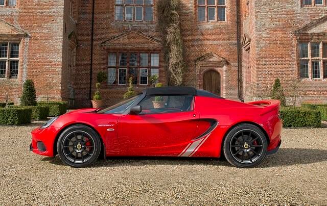 Unter anderem dank neuer Schmiederäder konnte Lotus an Gewicht bei der Elise einsparen