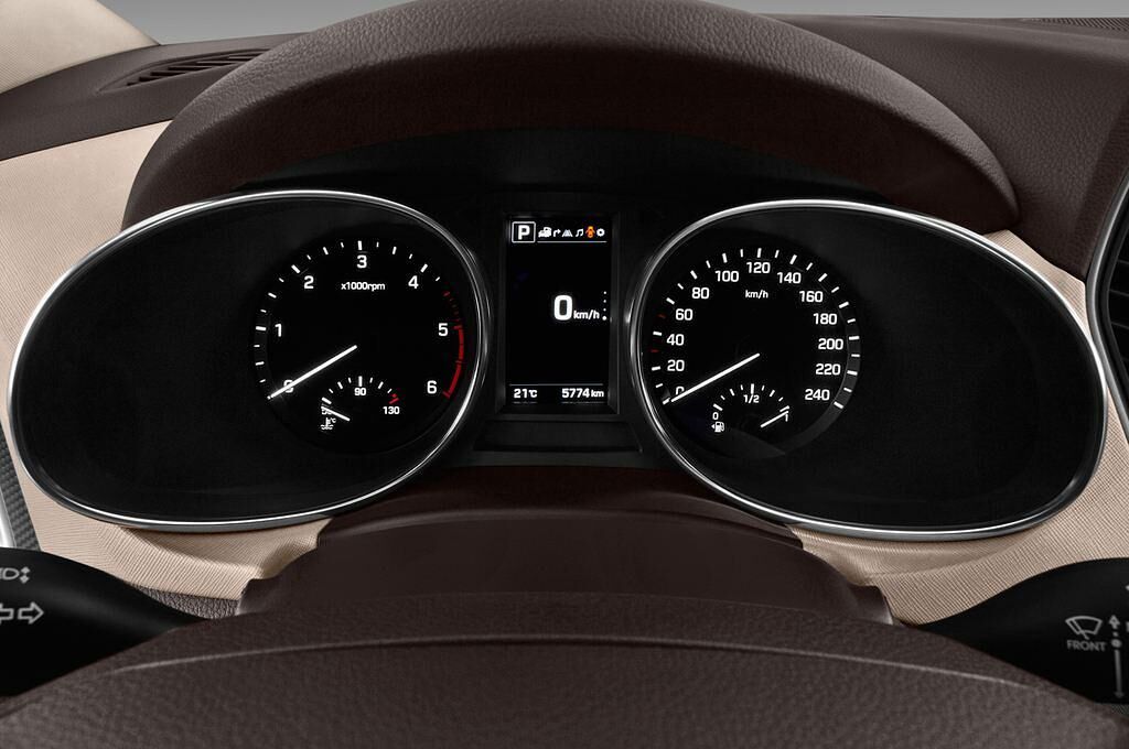 Hyundai Santa Fe (Baujahr 2016) Premium 5 Türen Tacho und Fahrerinstrumente