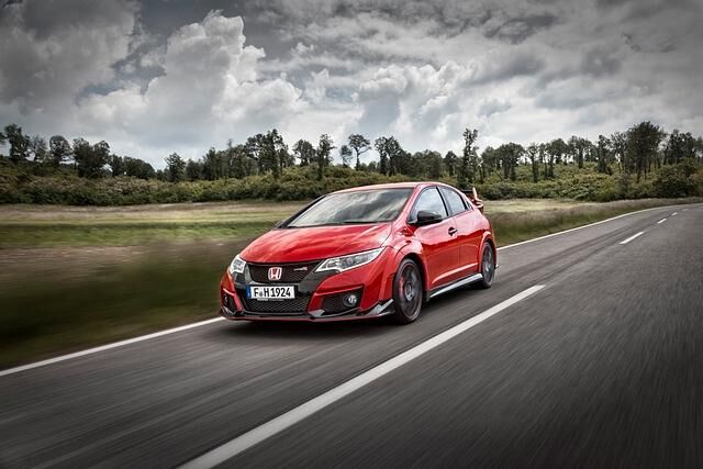 Im Vergleich zum Integra Type R wirkt die 2015er Civic Type-R-Generation deutlich martialischer