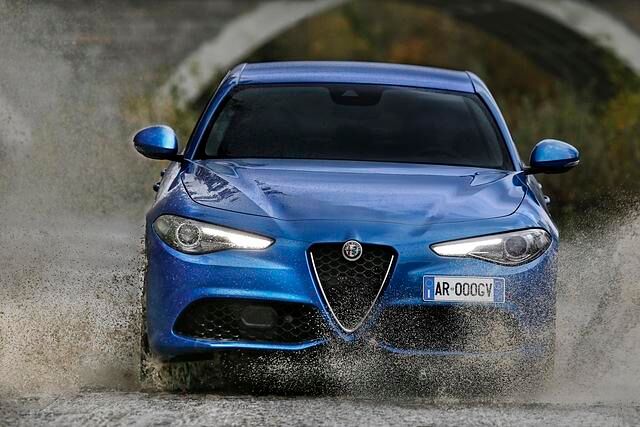 Beim Giulia Veloce setzt Alfa noch auf Bi-Xenon-Scheinwerfer statt auf LED-Technik