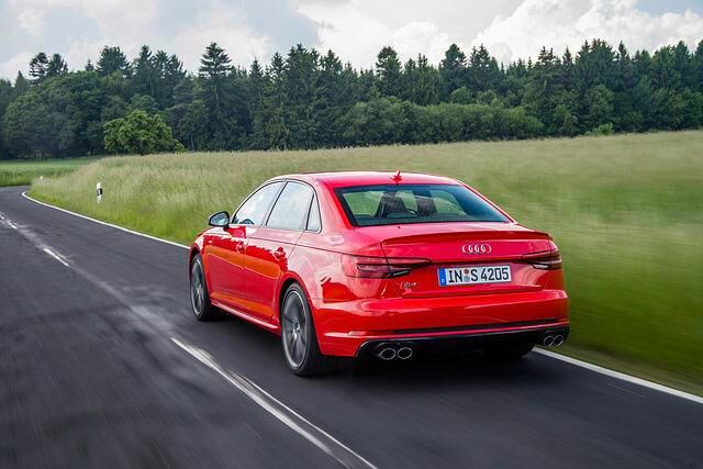 Äußerlich gibt sich der S4 dezent