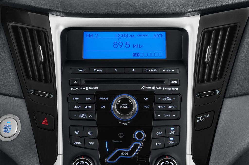 Hyundai Sonata (Baujahr 2010) Comfort 4 Türen Radio und Infotainmentsystem