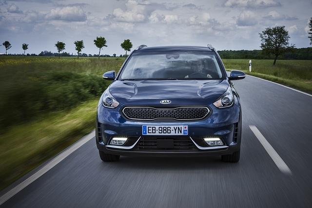 Im Kia Niro arbeitet neben dem 1,6-Liter-Benziner mit 77 kW/105 PS ein gar nicht mal so leistungsschwacher E-Motor mit 32 kW/44 PS