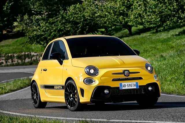 Schon seit einiger Zeit ist der Fiat 500 alias Abarth 595 darum bemüht, den Mythos Abarth wieder aufleben zu lassen