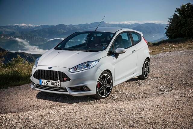 Der ST200 wirkt ähnlich sportlich wie der normale ST, und auch innen kommen zum Beispiel die gleichen Recaro-Sitze zum Einsatz