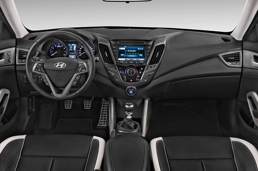 Hyundai Veloster (Baujahr 2015) Premium 3 Türen Cockpit und Innenraum