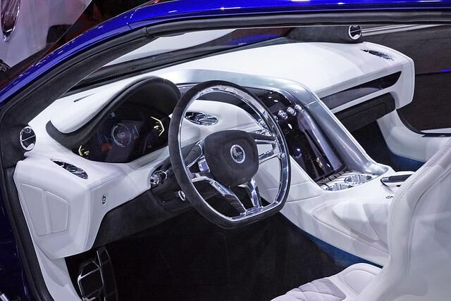 Der GLM G4 bietet einen feinen Luxus-Innenraum mit futuristischem Cockpit