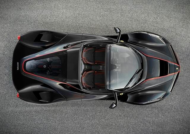 Der Aperta ist weitgehend mit dem LaFerrari Coupé identisch. Die Aerodynamik wurde in Details angepasst und zudem die Torsionssteifigkeit verbessert