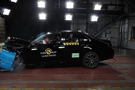 Euro-NCAP-Crashtests - Mercedes E-Klasse und Peugeot 3008 mit Top-Bewertung Euro-NCAP-Crashtests - Mercedes E-Klasse und Peugeot 3008 mit Top-Bewertung