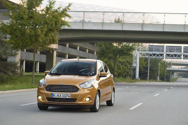 Der Preis des Ka+ ist mit 9.990 Euro eine Kampfansage an die durchweg kleineren Opel Karl (ab 9.500 Euro), Suzuki Celerio (9.690 Euro) und Co