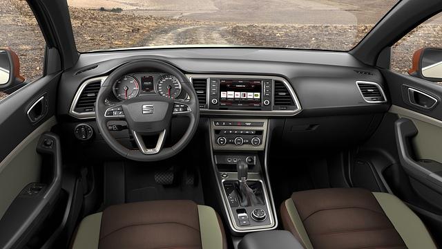 Im Innenraum des Seat Ateca X-Perience setzt sich das Farbthema der Außenhaut fort