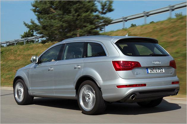 Der Audi Q7 3.0 TDI quattro ist bis zu 218 km/h schnell