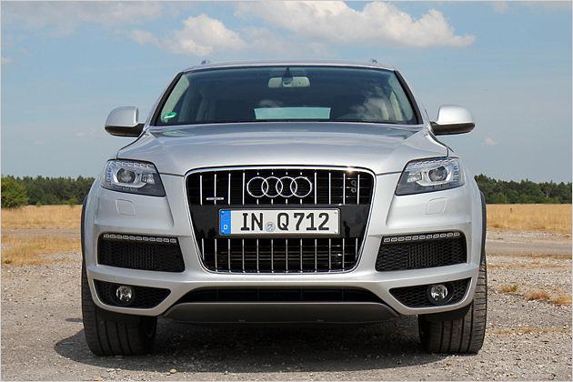 Der Q7 fällt schon durch seinen enormen Grill auf