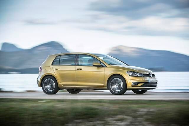 Mit der neuen Lackfarbe „Kurkumagelb Metallic“ (Aufpreis: 715 Euro) sorgt der Golf für etwas Aufmerksamkeit