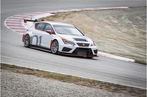 Der Seat Leon Cup Racer 2017 unterwegs auf der Rundstrecke bei Castellolí