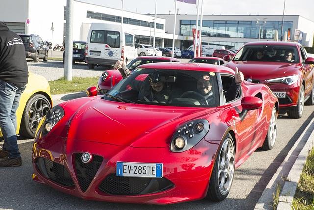 Der 4C ist eine pure Fahrmaschine