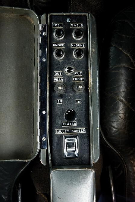 Aston Martin DB5 James Bond (Bild: Shooterz.biz /  Courtesy of RM Auctions)