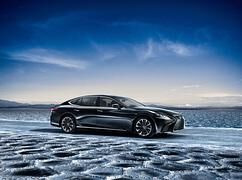 Lexus LS 500h - Schneller mit weniger Leistung Lexus LS 500h - Schneller mit weniger Leistung
