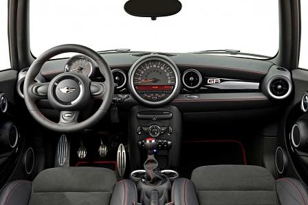 Das Cockpit des Mini John Cooper Works GP.
