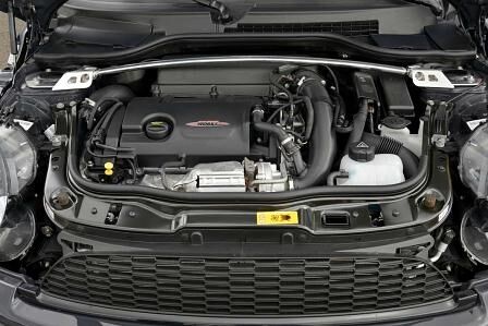Im Mini John Cooper Works GP arbeitet ein 1,6 Liter großer Vierzylindermotor mit 218 PS.
