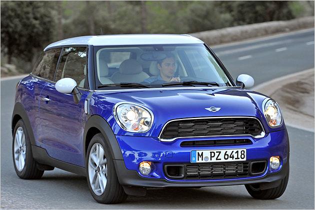 Ein Mini Countryman? Nein, hier biegt der neue Paceman um die Ecke