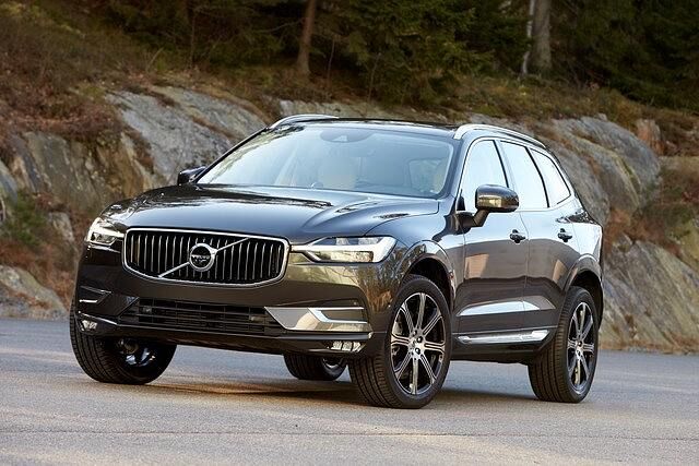 Der neue XC 60 macht schon äußerlich viel her, versprüht trotz optischer Verwandtschaft zum XC 90 genügend Eigenständigkeit
