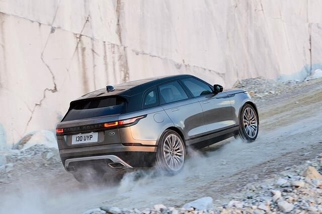 Mit dem neuen Velar schließt Land Rover die Lücke zwischen dem Verkaufsschlager Evoque und dem großen Range Rover Sport