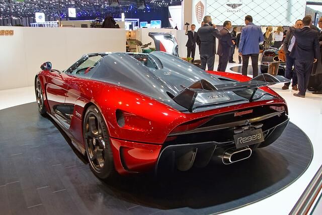 Die Systemleistung des viermotorigen Regera liegt bei 1.103 kW/1.500 PS