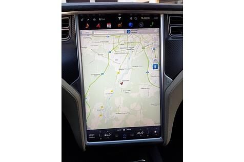 Tesla Model X P 90 D - ebenfalls hochkant