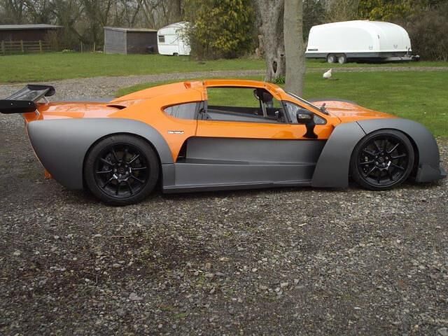Mit Ford-Power soll der Carbon-Flachmann Exile über 300 km/h schnell fahren