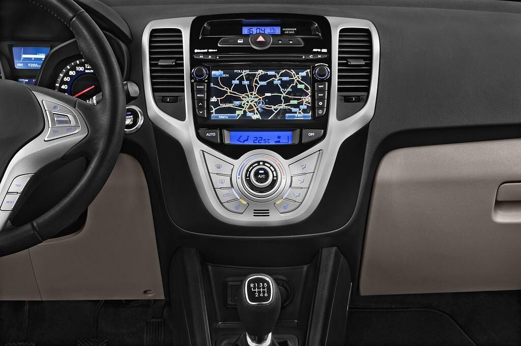 Hyundai iX20 (Baujahr 2012) Style 5 Türen Mittelkonsole