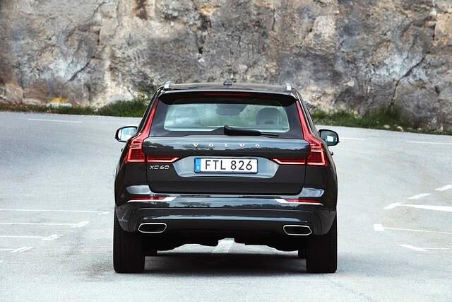 Hinter dieser Klappe bietet der XC60 ordentlich viel Platz für Gepäck: Das Ladevolumen wächst bei umgeklappter Rückbanklehne von 505 auf 1.432 Liter 