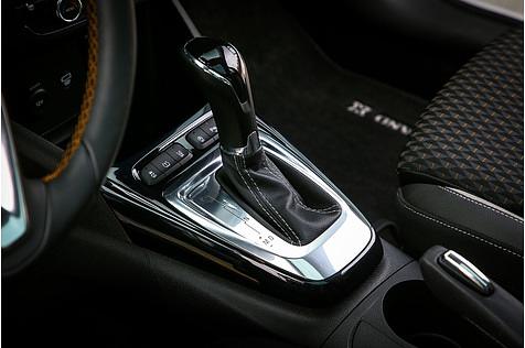 Hier übernimmt eine Sechsstufen-Automatik das Schalten.
