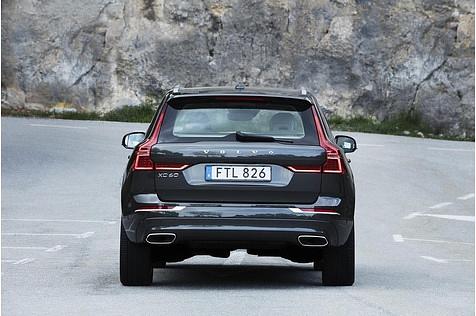 Die Heckleuchten des Volvo XC60 sind nun stärker ausgeprägt