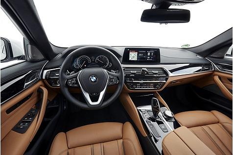 Typisches übersichtliches BMW-Cockpit