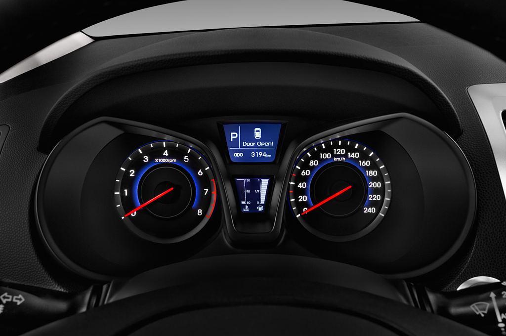 Hyundai iX20 (Baujahr 2016) Style 5 Türen Tacho und Fahrerinstrumente
