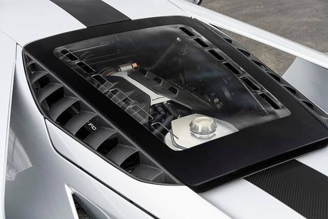 Der Motor steckt – hübsch angerichtet unter Glas – im Heck des neuen Ford GT