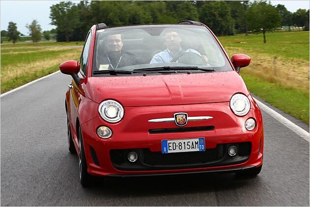 In 8,1 Sekunden huscht der Abarth 500C auf Tempo 100