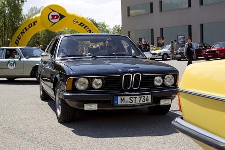 Der BMW 733i hätte auch Kommissar Derrick gut gestanden