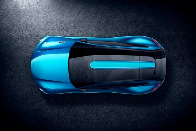 Unter der Haube des 4,54 Meter langen und nur 1,32 hohen Instinct arbeitet ein 300 PS starker Plug-in-Benzin-Hybrid
