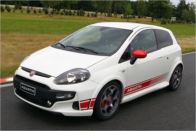 Mit großer Frontschürze: Der neue Abarth Punto Evo